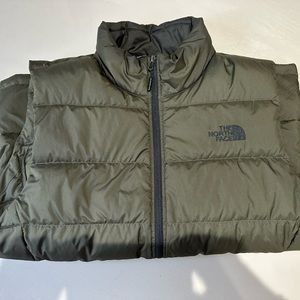 Men’s Large The North Face  550 green down vest